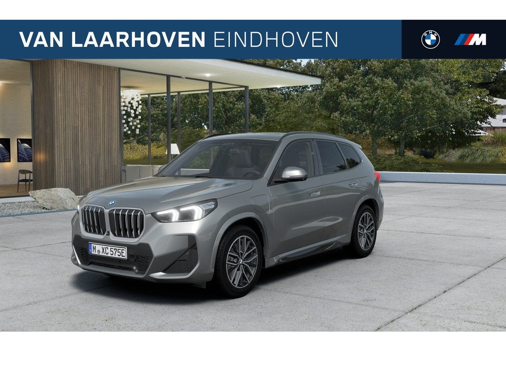 BMW X1 xDrive25e M Sport Automaat / Trekhaak / Panoramadak /, Auto's, BMW, Zwart, Bedrijf, Hybride Elektrisch/Benzine, 3 cilinders