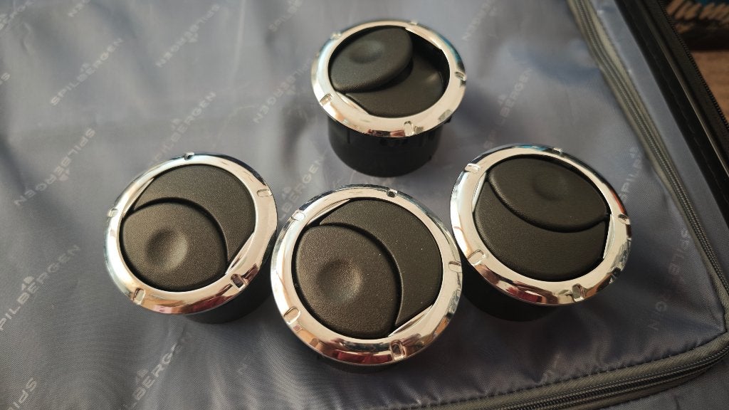 4 stuks ventilatieroosters voor een Dacia Duster of andere, Auto diversen, Ophalen of Verzenden
