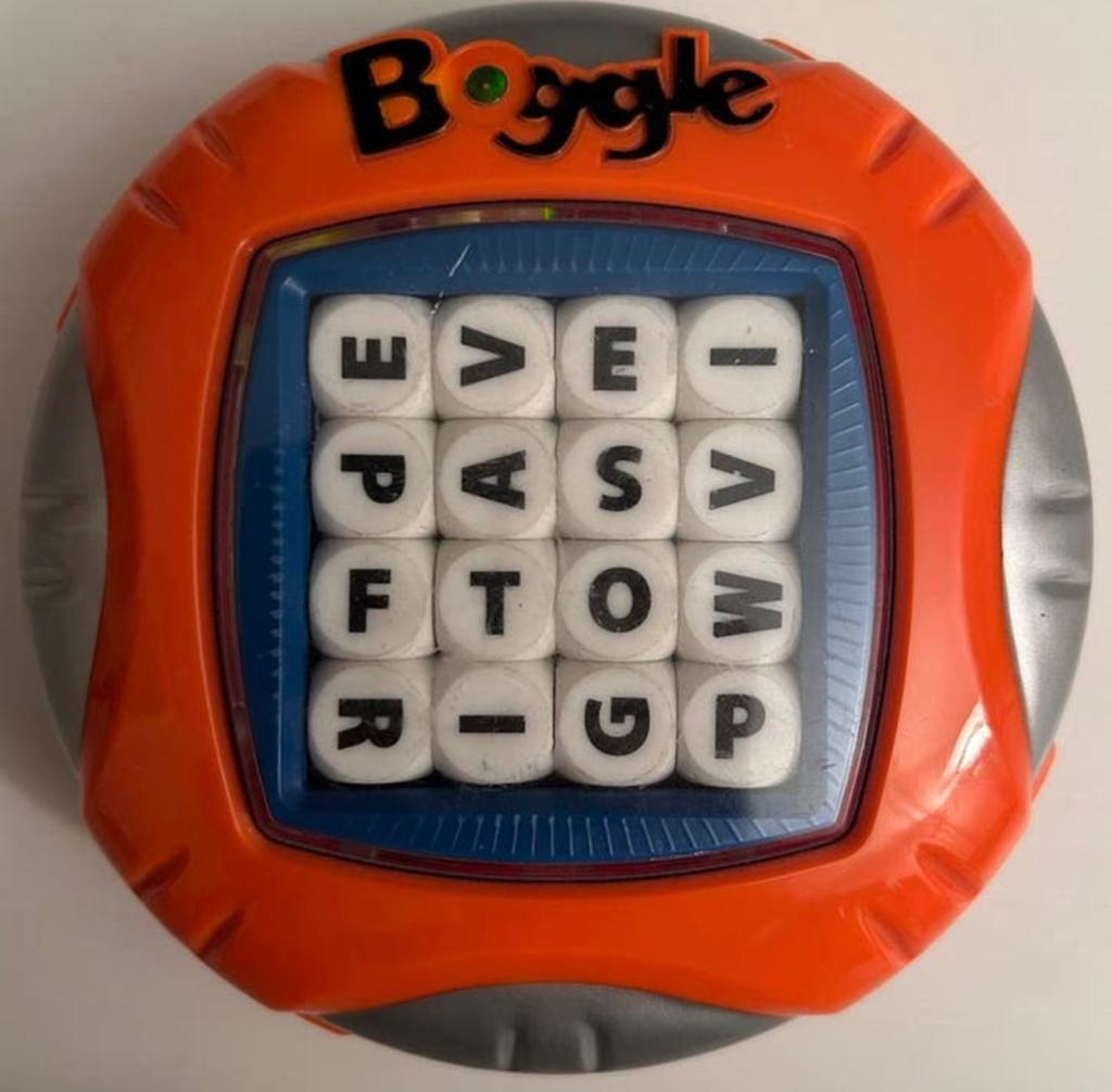 Spel Boggle De Luxe electronisch timer en licht!, Hobby en Vrije tijd, Gezelschapsspellen | Bordspellen, Zo goed als nieuw, Een of twee spelers