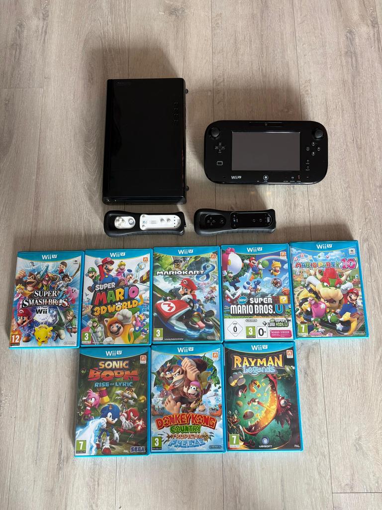 Nintendo Wii U + 8 spellen o.a. Mario Kart + 2 controllers, Spelcomputers en Games, Games | Nintendo Wii U, 3 spelers of meer