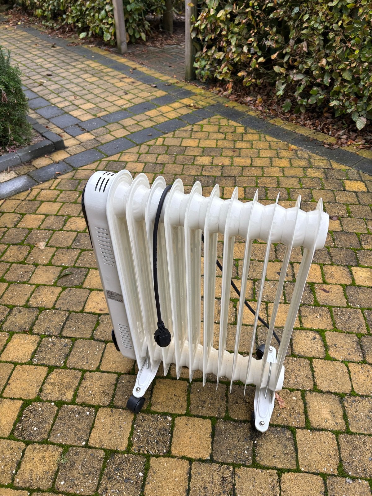 Nedis Mobiele Olie Radiator HTOI30WT11 - 2500W, Gebruikt, Radiator, Ophalen of Verzenden, 60 tot 150 cm