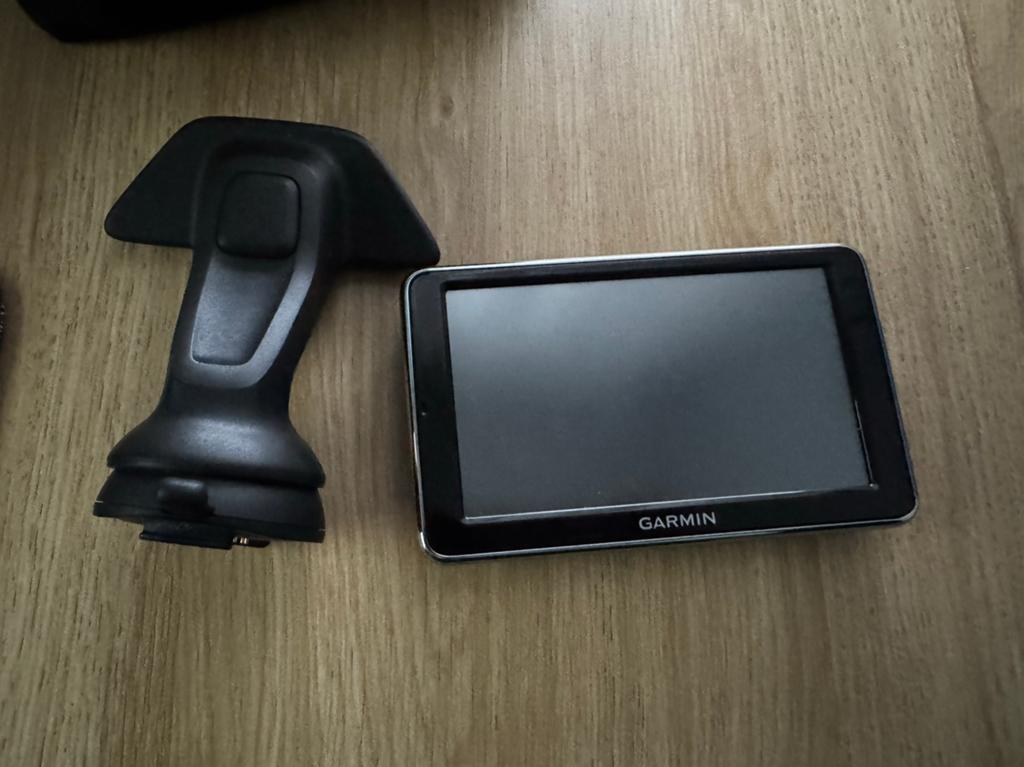 Garmin navigatiesysteem met houder en etui volkswagen up, Auto diversen, Autonavigatie, Ophalen of Verzenden, Gebruikt