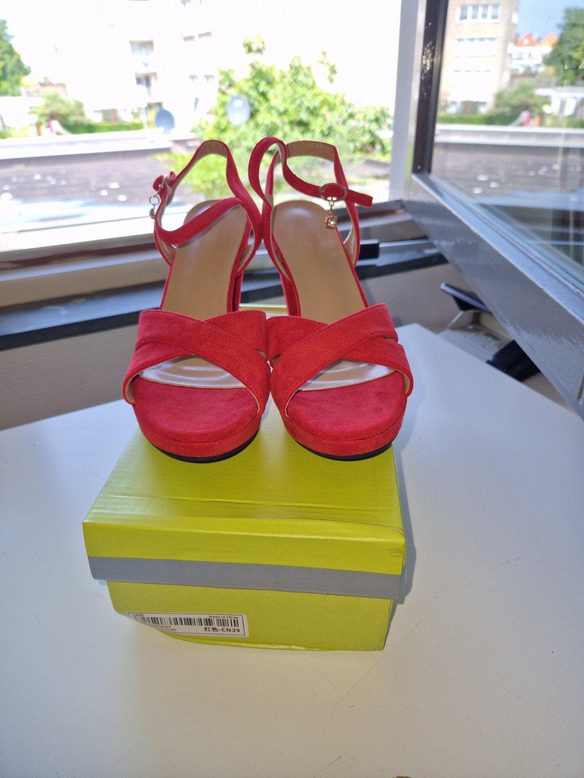 Felrode plateau hakken maat 38, Nieuw, Ophalen of Verzenden, Schoenen met hoge hakken, Rood
