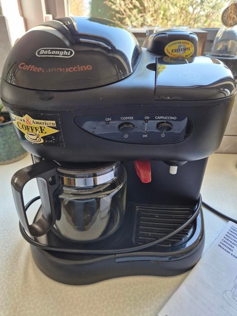 DeLonghi Coffee Cappuccino Machine - Zwart, Witgoed en Apparatuur, Koffiezetapparaten, Gebruikt, Gemalen koffie, Ophalen, Stoompijpje