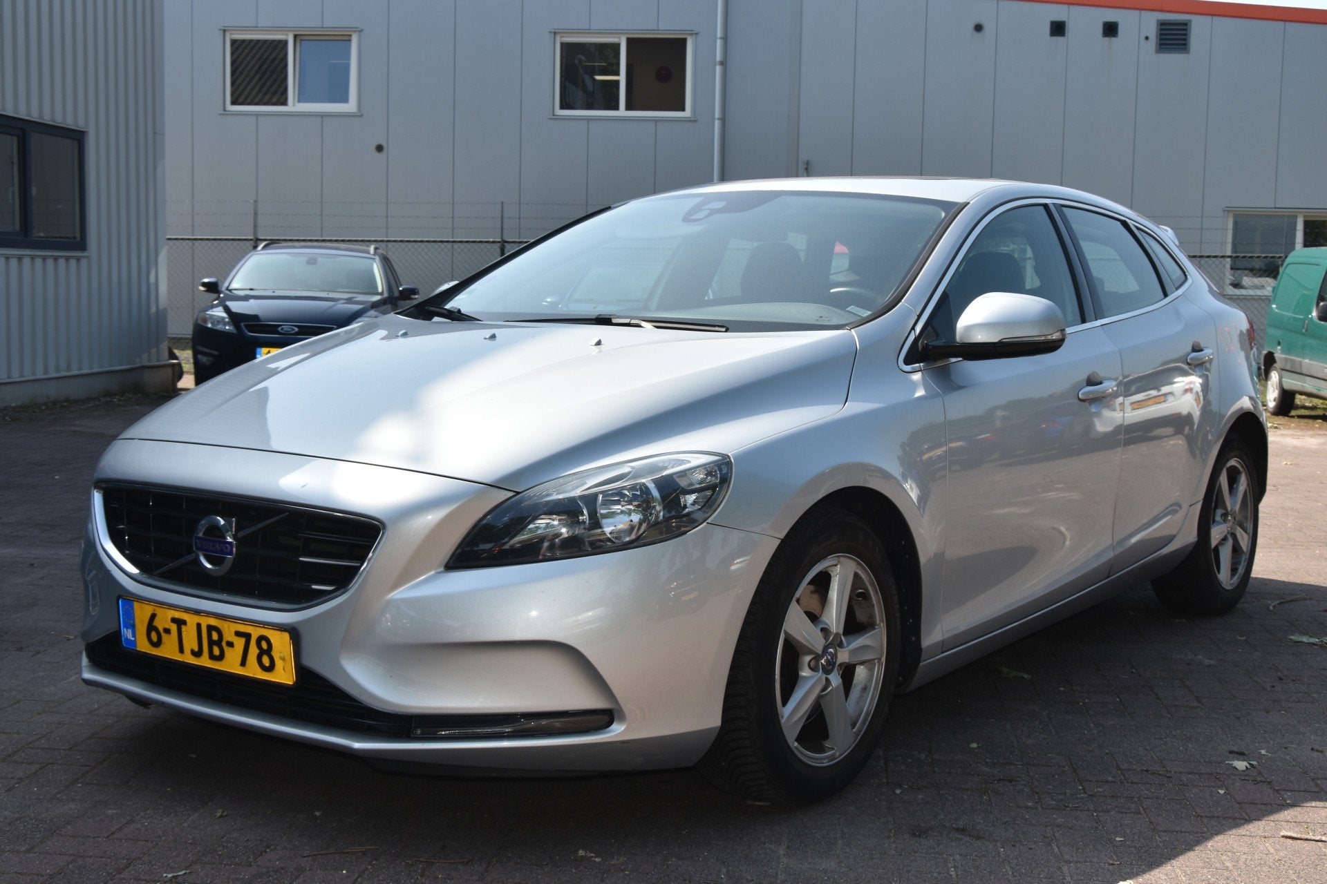 Volvo V40 1.6 T4 Momentum. Origineel Nederlands! (bj 2014), Auto's, Gebruikt, 4 cilinders, 179 pk, Origineel Nederlands