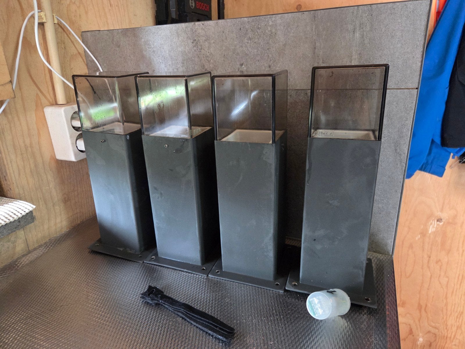 4x Buitenlamp / Tuinverlichting - Grijs aluminiuml, Gebruikt, Minder dan 50 watt, Wandlamp, Aluminium