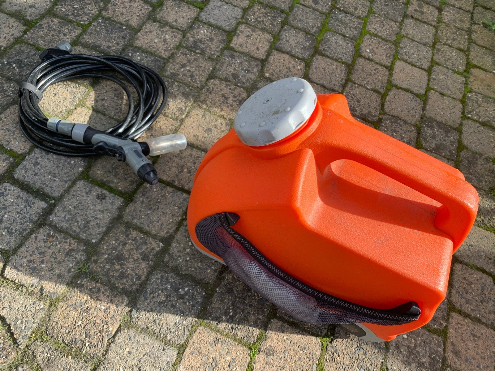 Draagbaar waterreservoir met spuit 12V aansluiting, Ophalen of Verzenden, Gebruikt