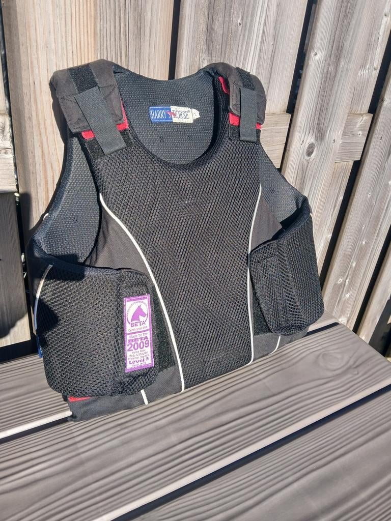 Body protector paardrijden, Ophalen