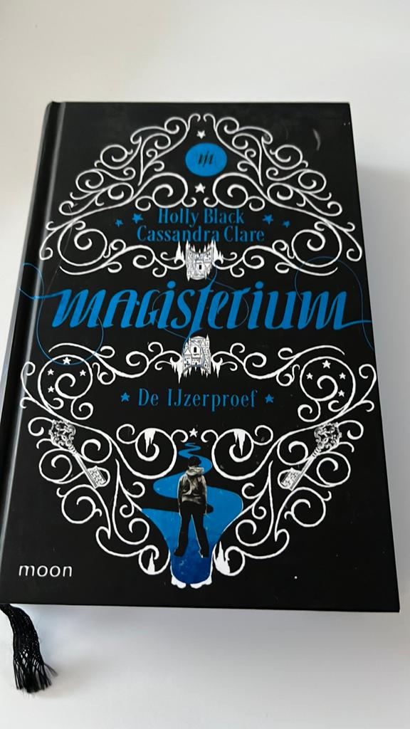 Holly Black /Cassandra Clare Magisterium boek 1De IJzerproef, Boeken, Ophalen of Verzenden, Zo goed als nieuw, Cassandra Clare; Holly Black
