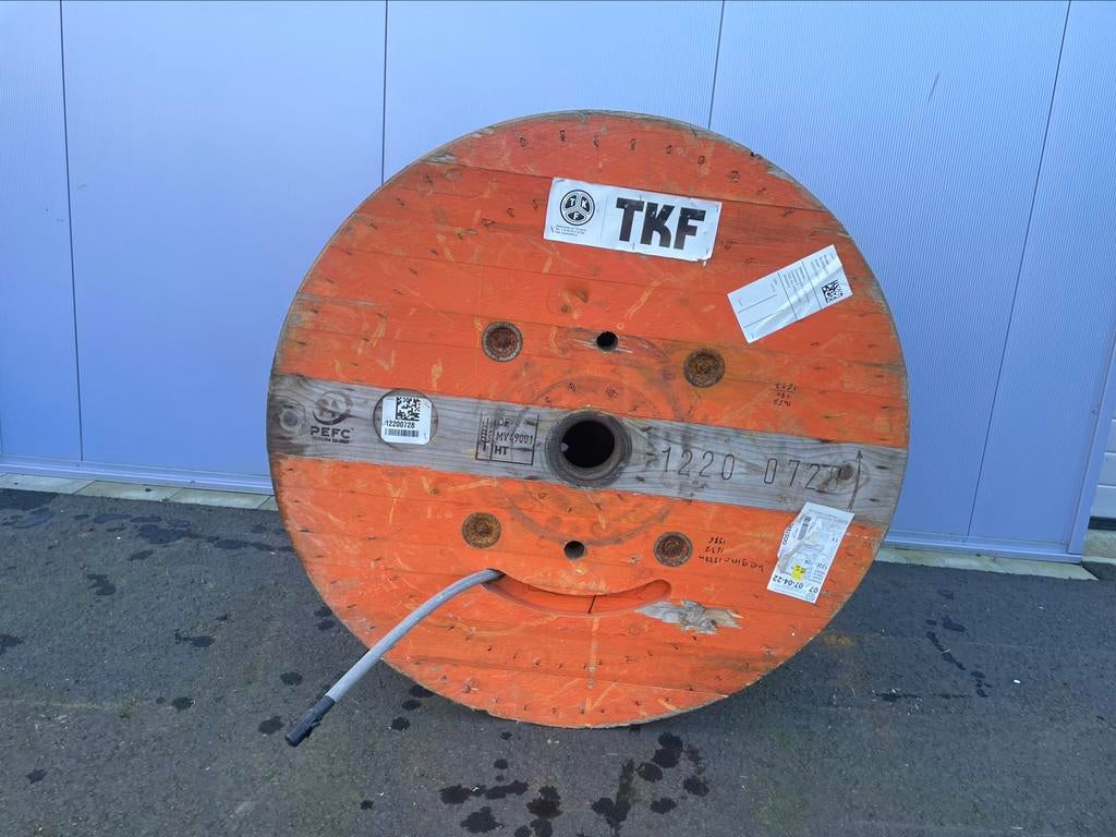 Haspelrol met circa 20 meter grondkabel, Ophalen of Verzenden