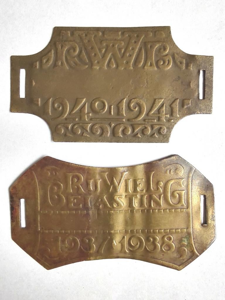 Rijwielbelastingplaatjes 1937-1938 & 1940-1941, Ophalen of Verzenden, Brons, Nederland