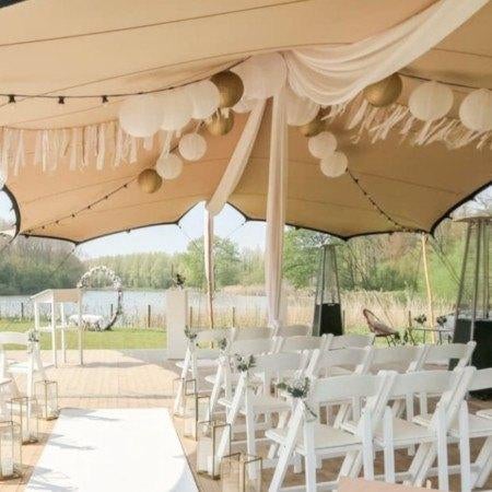 Witte weddingchairs / luxe klapstoelen te huur, Ophalen of Verzenden, Zo goed als nieuw, Geboorte of Huwelijk