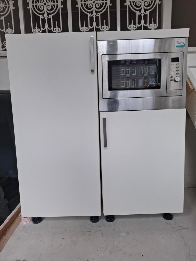 Koelkast met vriesvak en magnetron te koop wegens verhuizing, Witgoed en Apparatuur, Ophalen of Verzenden, Met vriesvak