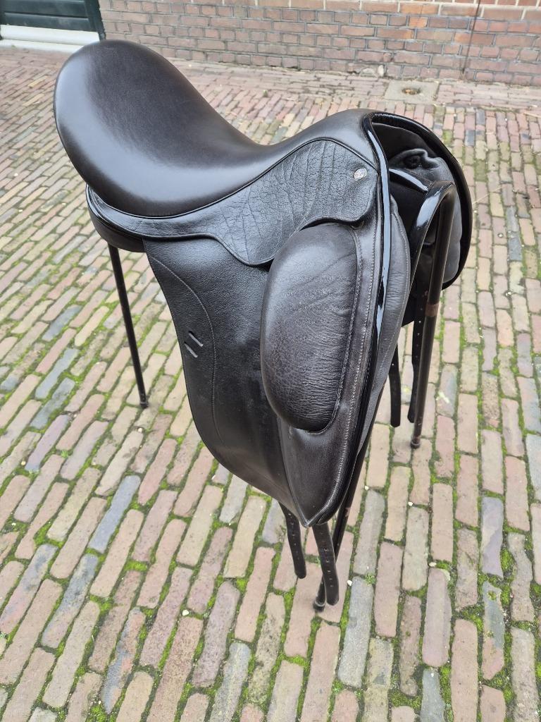 zadel empire 18 inch, Dieren en Toebehoren, Paarden en Pony's | Zadels, Ophalen of Verzenden, Zo goed als nieuw, Dressuur