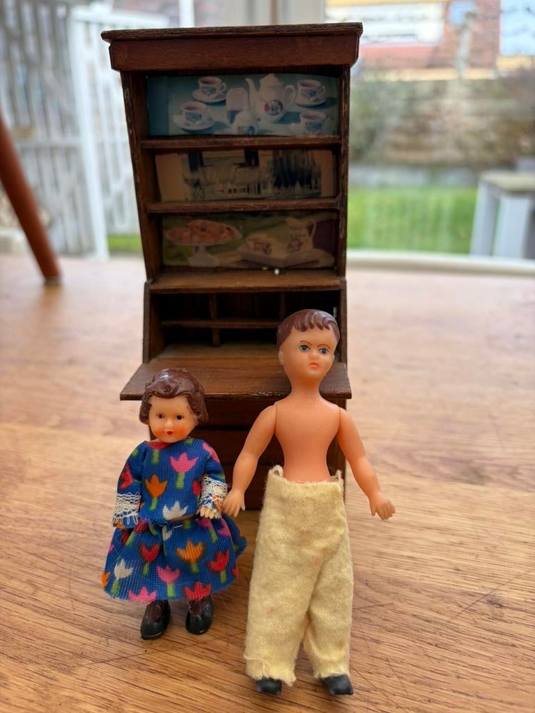 Vintage ARI poppetjes en secretaire poppenhuis, Ophalen of Verzenden, Gebruikt, Overige typen