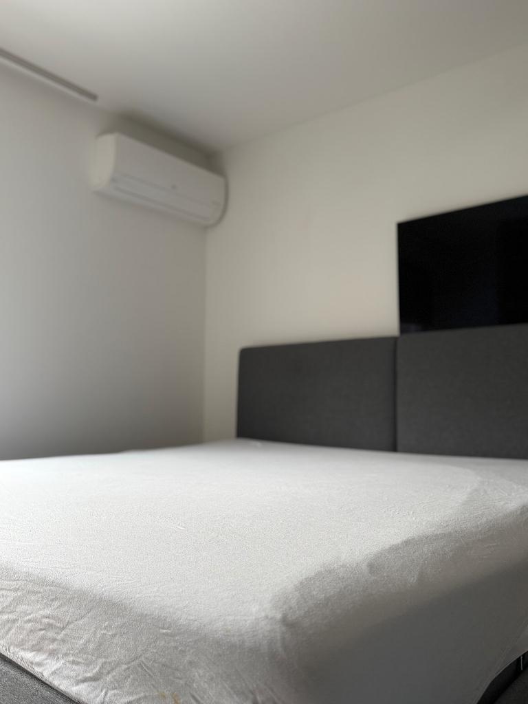 Emma Bed + Matras 200cm x 200cm, Ophalen, Gebruikt, Tweepersoons, Overige maten