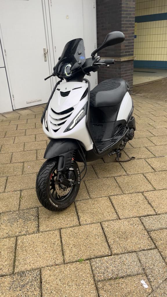 Piaggo zip 80cc sp vork, Fietsen en Brommers, Scooters | Piaggio, Ophalen of Verzenden, Zo goed als nieuw, Benzine, Zip