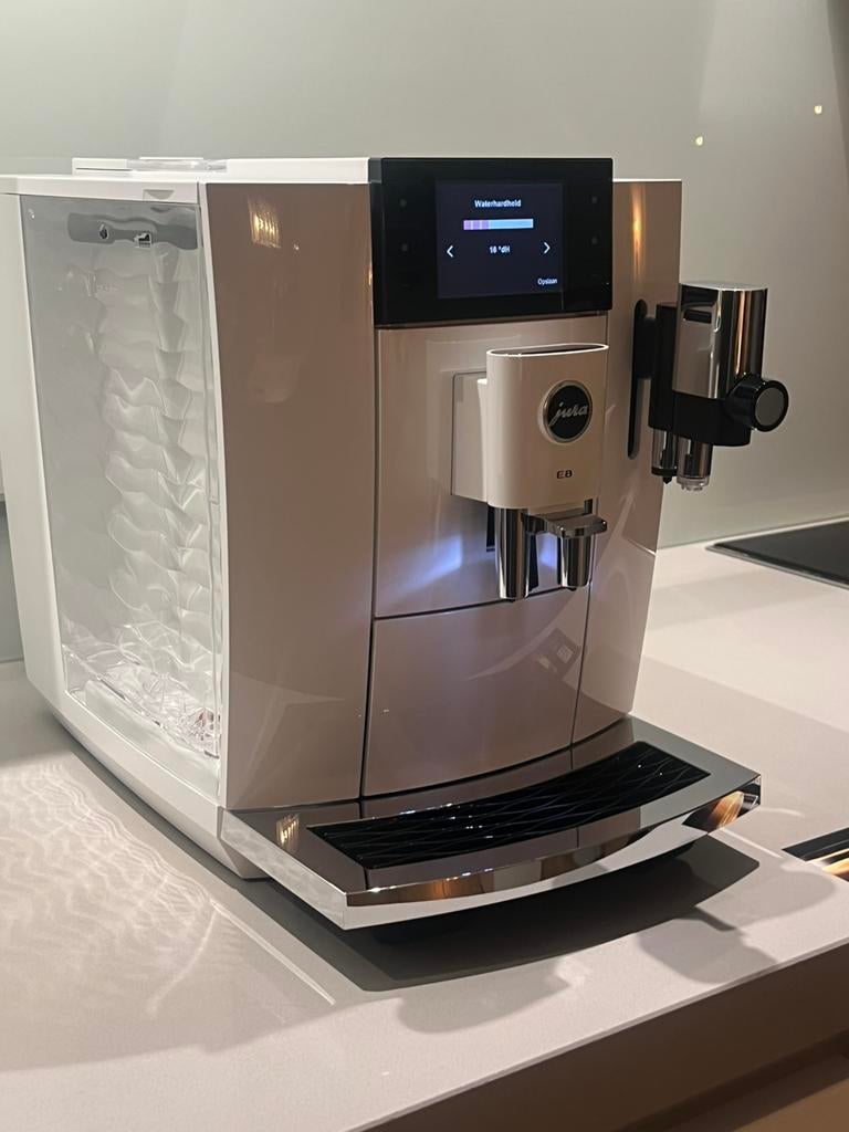 Jura E8 (ed) piano white 2026 model aktie 1149,00, 10 kopjes of meer, Ophalen of Verzenden, Nieuw, Koffiemachine