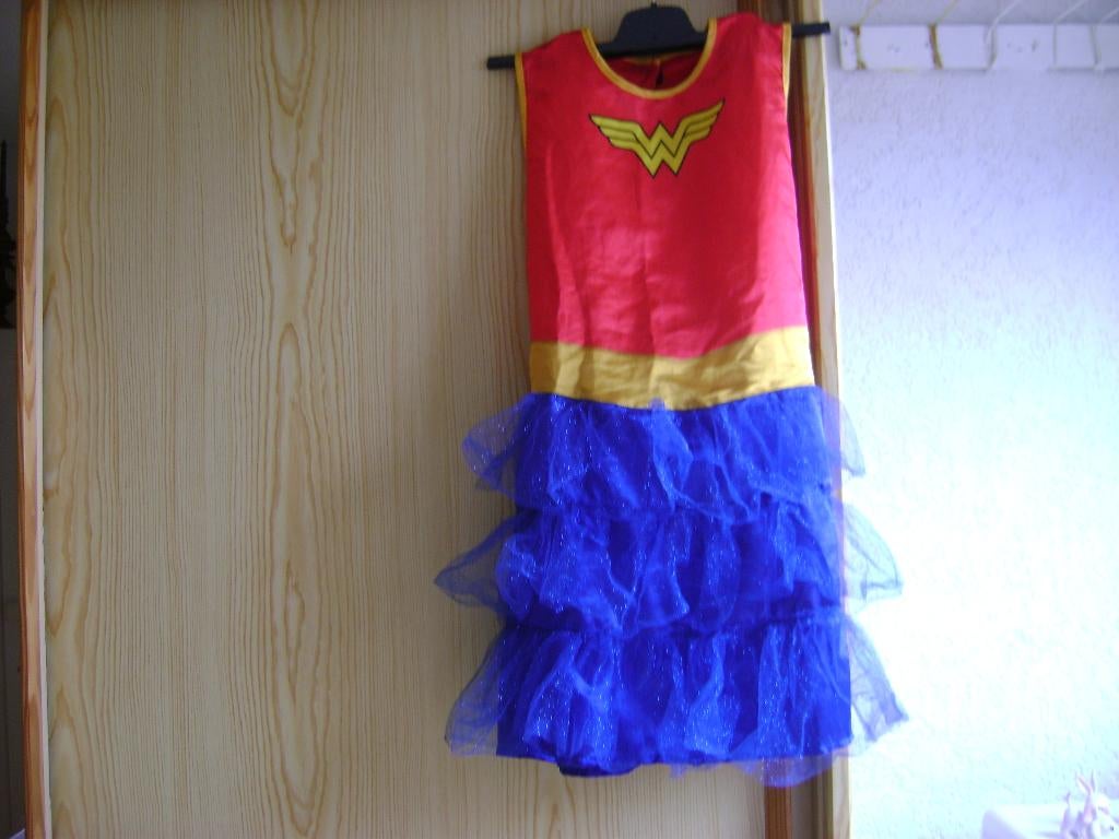 super woman verkleed jurkje met div blauwe tule lagen mt 110, Kinderen en Baby's, Carnavalskleding en Verkleedspullen, Ophalen of Verzenden