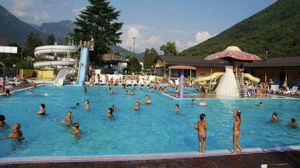 Porlezza, genieten aan prachtig Luganomeer. Chalet met airco, Zwembad, Aan meer of rivier, Recreatiepark