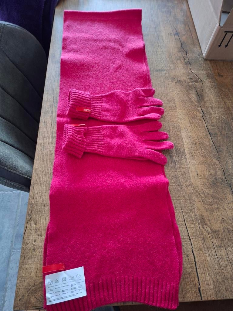 Esprit sjaal met handschoenen., Kleding | Dames, Mutsen, Sjaals en Handschoenen, Esprit, Ophalen of Verzenden, Zo goed als nieuw