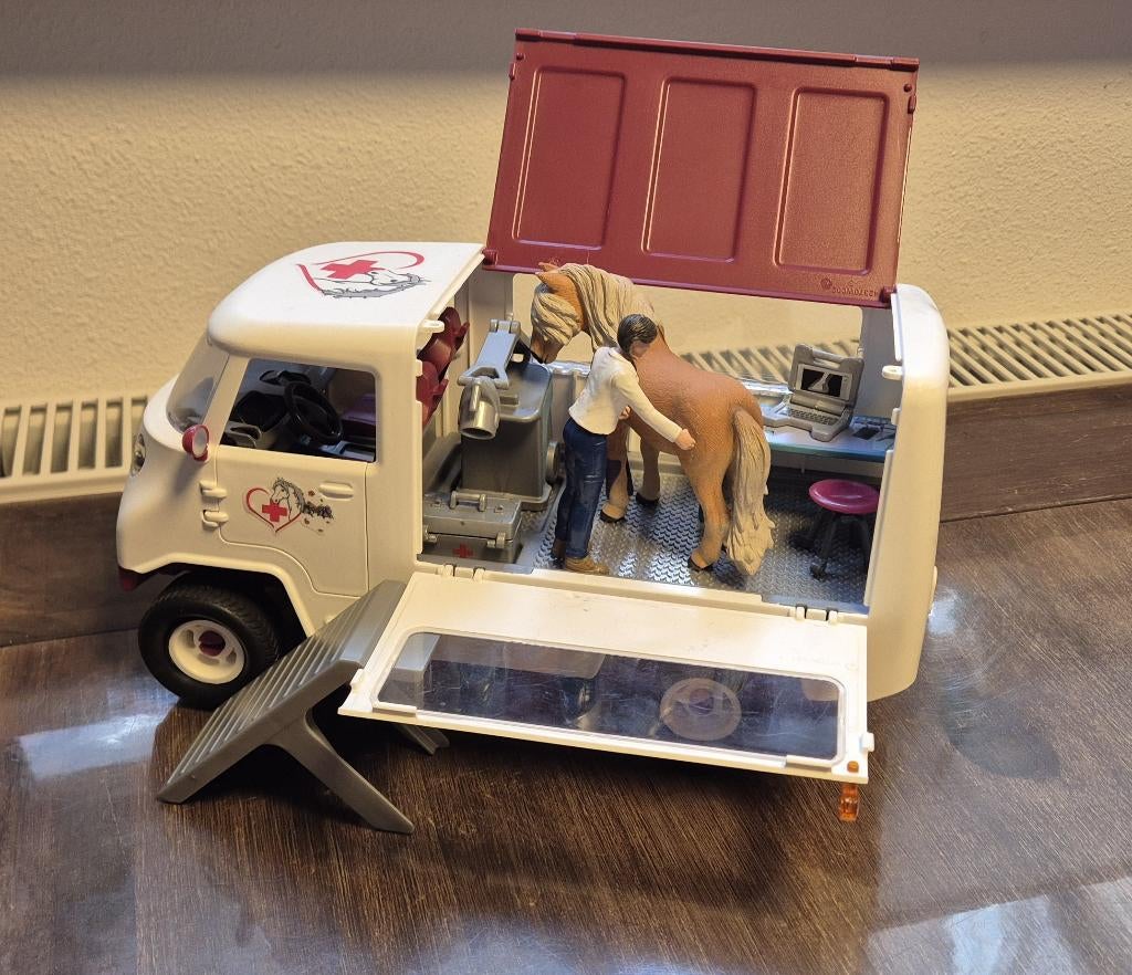 Schleich Mobiele Dierenarts met Veulen (42370), Ophalen of Verzenden, Zo goed als nieuw