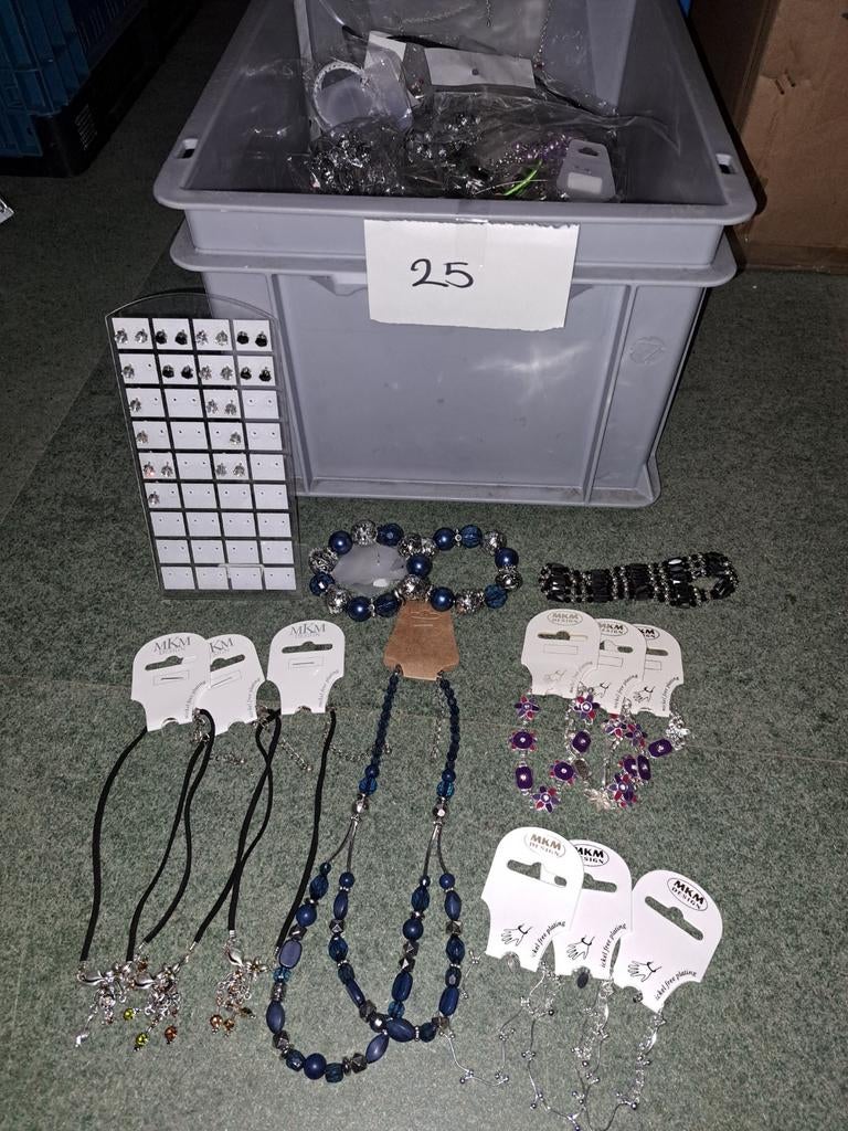 Partij sieraden nr 25. Armbanden, oorbellen, kettingen., Sieraden, Tassen en Uiterlijk, Oorbellen, Nieuw, Overige materialen, Overige kleuren