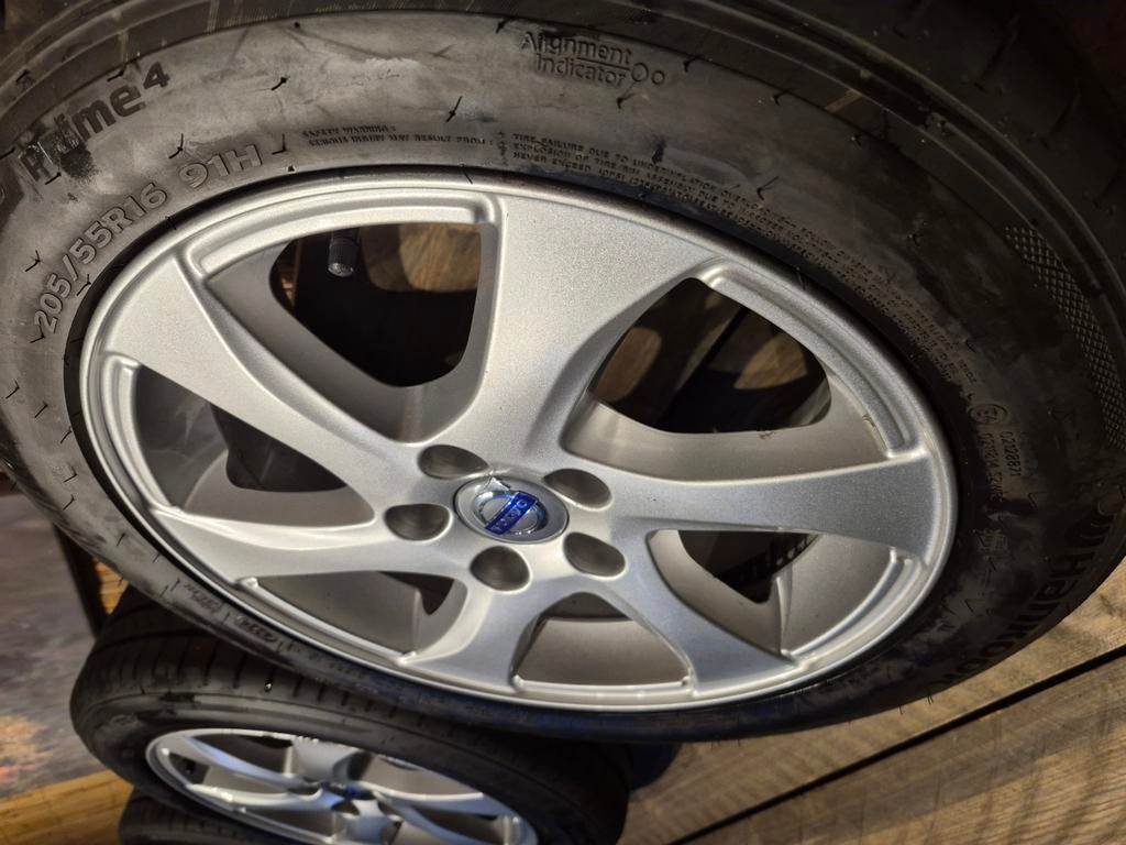 Nieuwe banden 205 55 16 op originele Volvo V40/V60, 16 inch, Banden en Velgen, Nieuw, Personenwagen