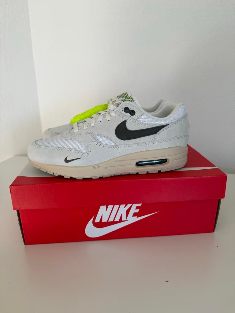 Nike Air Max 1 Sail Ironstone 42,5, Kleding | Heren, Schoenen, Wit, Nieuw, Ophalen of Verzenden, Sneakers of Gympen