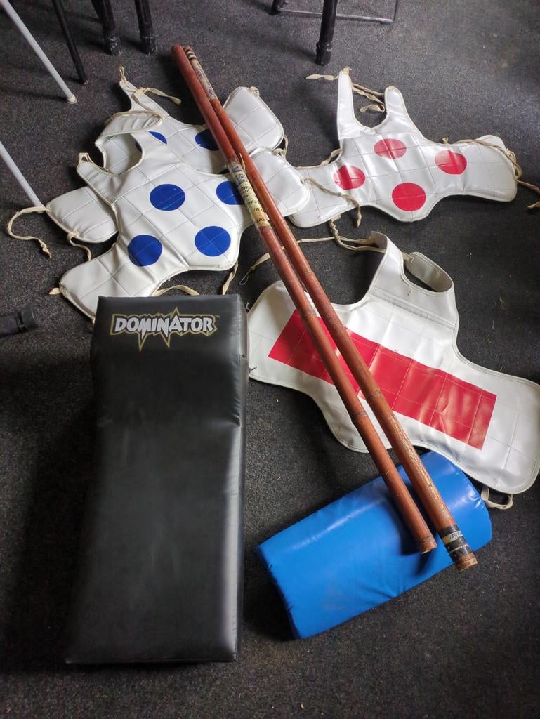 Vechtsport bescherming, stootkussens en Bo staff, Gebruikt, Overige, Vechtsportbescherming, Maat M