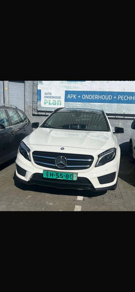Mercedes-Benz GLA Gla180 1.6 90KW Aut7 2016 Wit, Auto's, Mercedes-Benz, Stof, Zwart, 4 cilinders, 715 kg