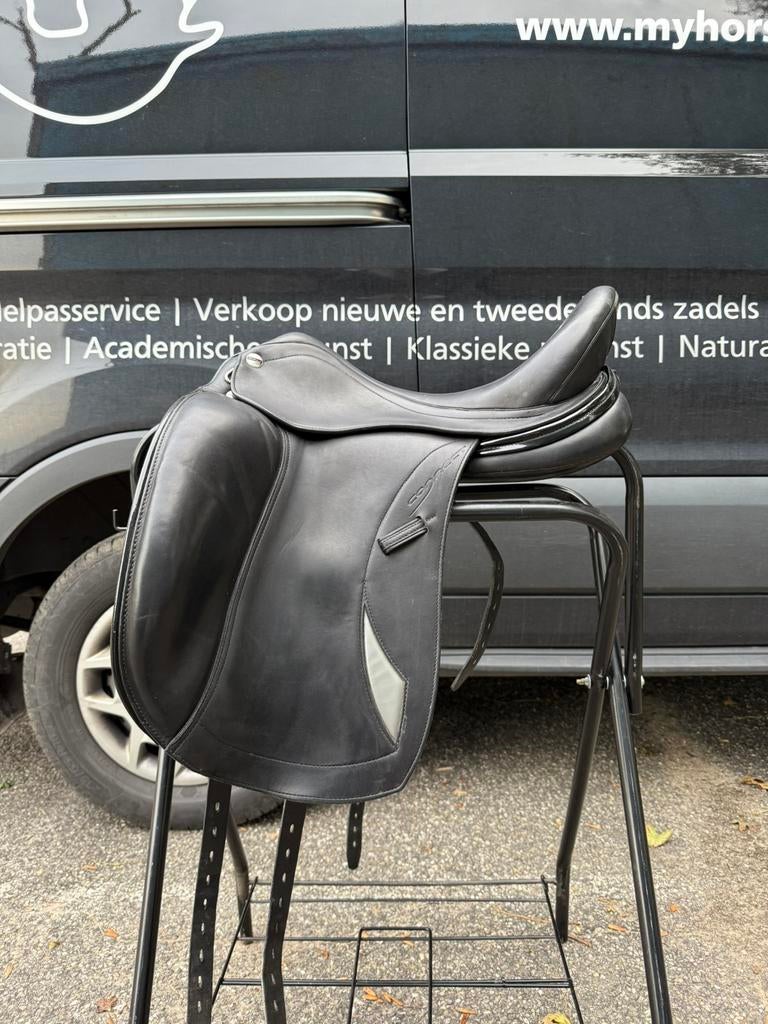 Verschillende dressuur en spring zadels, Ophalen, Gebruikt, Dressuur