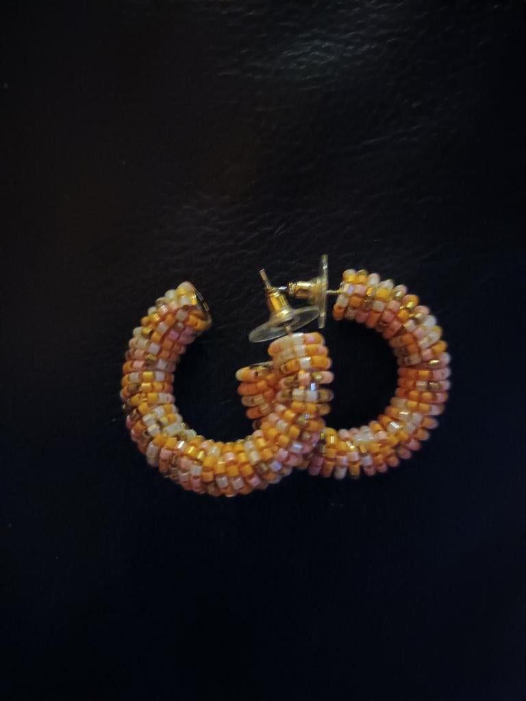 Creolen met Pareltjes., Sieraden, Tassen en Uiterlijk, Oorbellen, Nieuw, Hangers, Overige materialen, Oranje, Met kristal, Ophalen of Verzenden