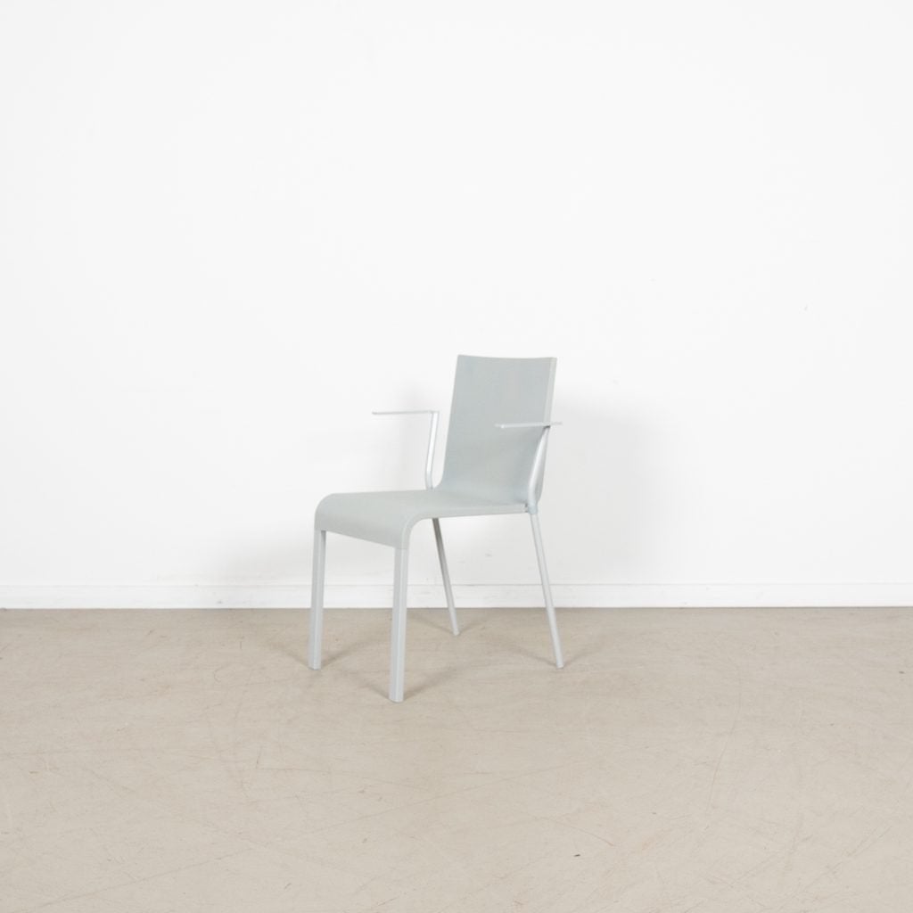 Vitra .03 Stoel Lichtgrijs Kunststof (Stapelbaar) - Gepoeder, Huis en Inrichting, Stoelen, Niet ingevuld, Zo goed als nieuw, Niet ingevuld