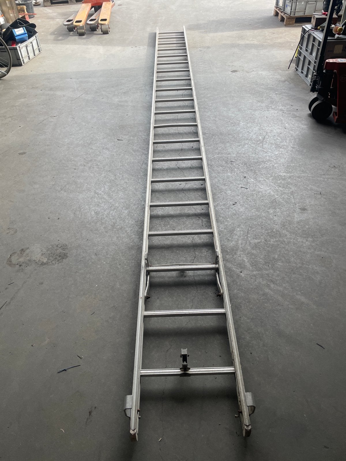 6 meter lange aluminium ladder - Ideaal voor diverse klussen, Doe-het-zelf en Verbouw, Ladders en Trappen, Ophalen, Gebruikt, Ladder