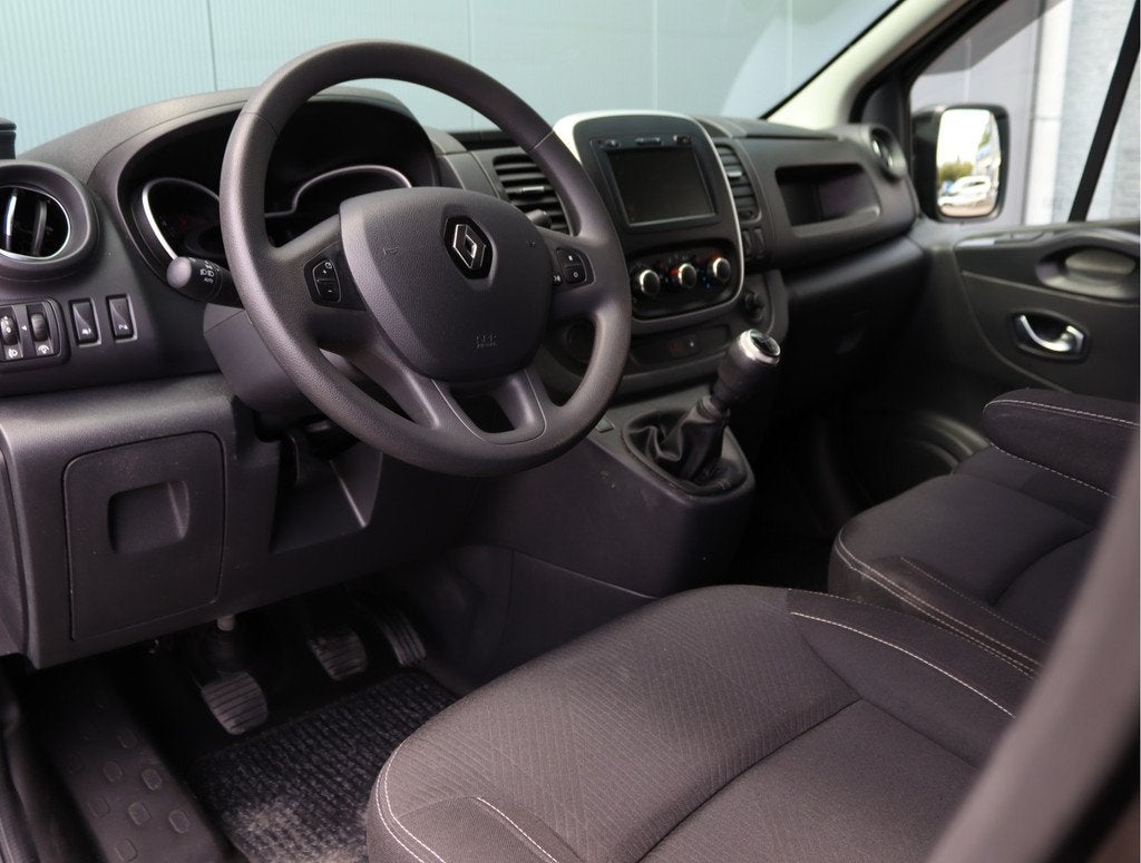 Renault Trafic 2.0 dCi 120 T27 L1H1 Black Edition | 3-pers |, Voorwielaandrijving, Gebruikt, 4 cilinders, Renault