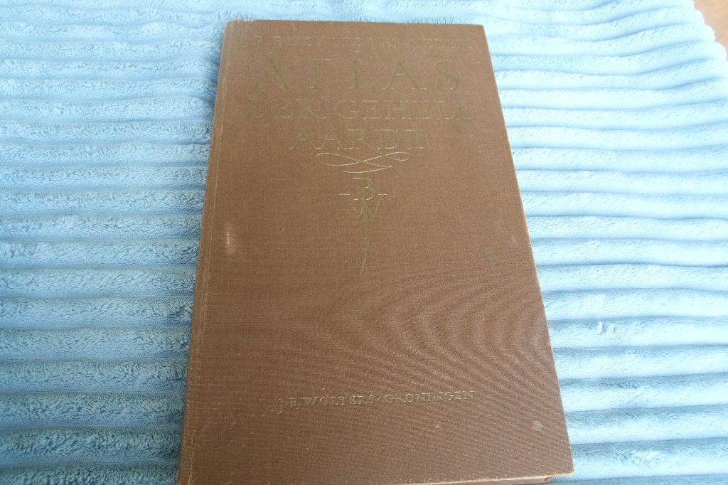 atlas der gehele aarde, Gelezen, Overige typen, Ophalen of Verzenden, 1800 tot 2000