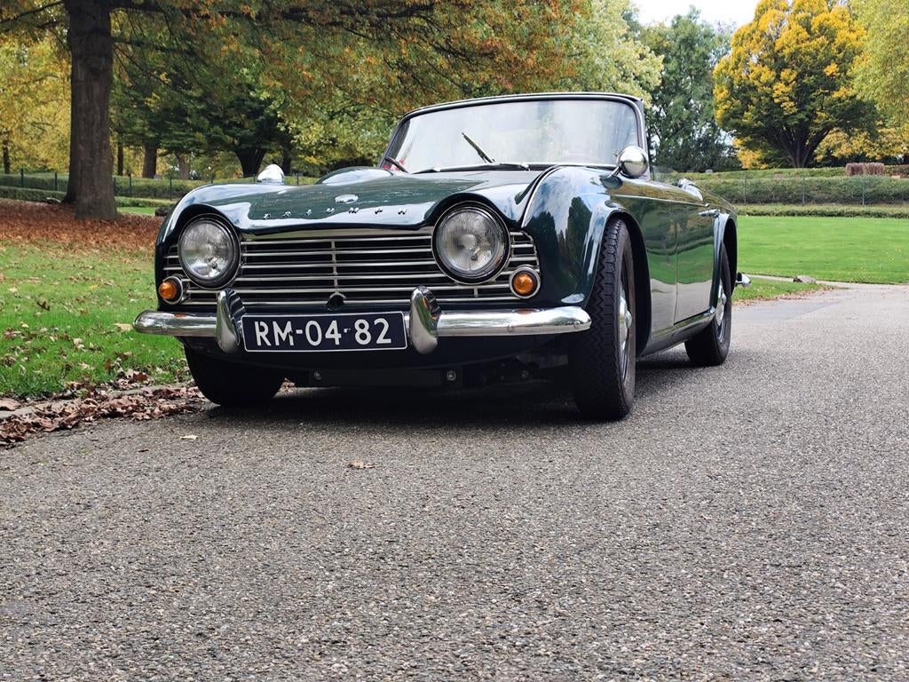 Triumph TR4 met Overdrive., Auto's, Achterwielaandrijving, Zwart, 4 cilinders, Cabriolet