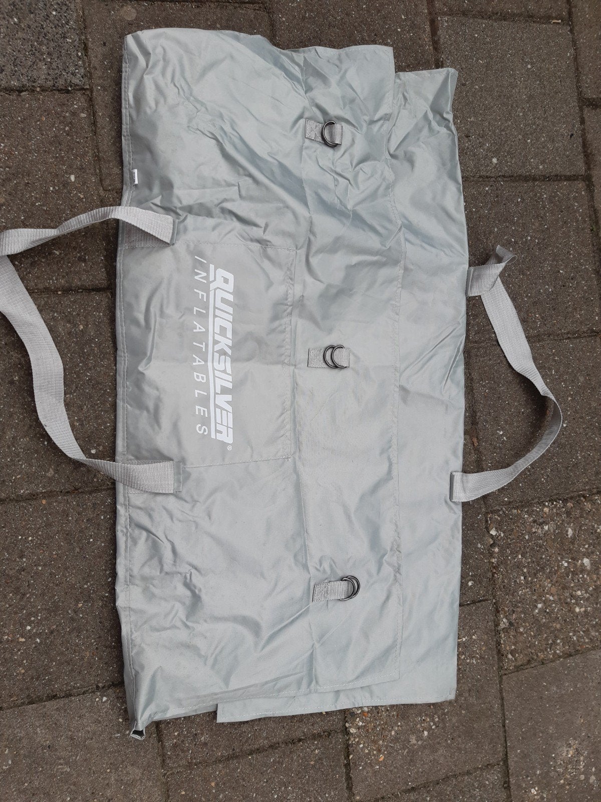 Rubberboot tas, Ophalen