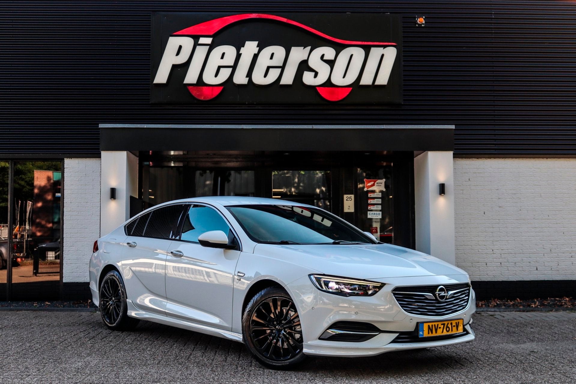 Opel Insignia Grand Sport 1.5 Turbo OPC Line NAP VOL OPTIES, Gebruikt, 4 cilinders, 700 kg, Wit