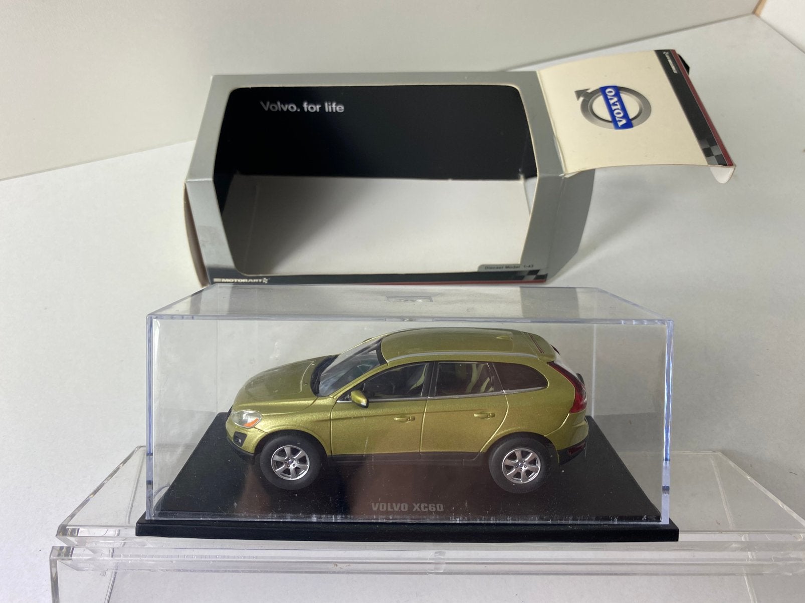 1:43 volvo XC60-lime green-motorart-“volvo for life”-in OVP, Hobby en Vrije tijd, Modelauto's | 1:43, Ophalen of Verzenden, Nieuw