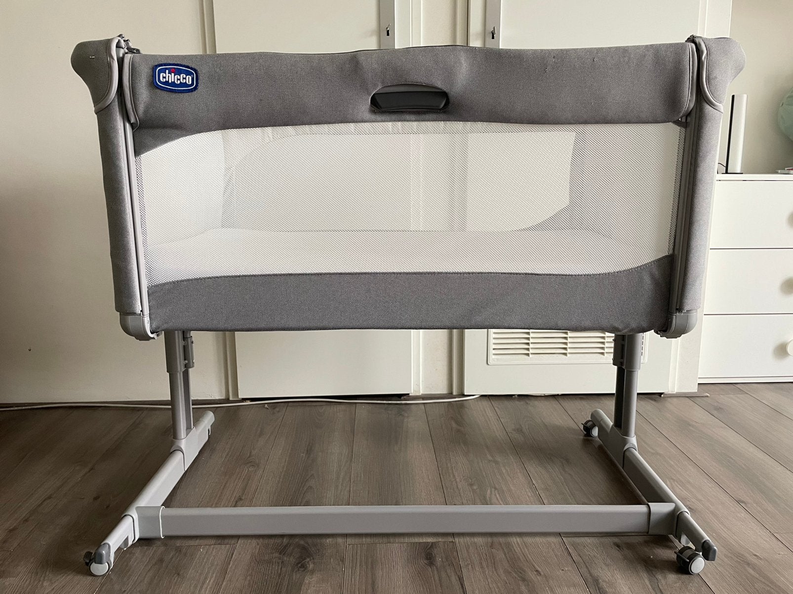 Chicco Co-Sleeper Next2Me – Donkergrijs, Ophalen, Gebruikt, Wieg