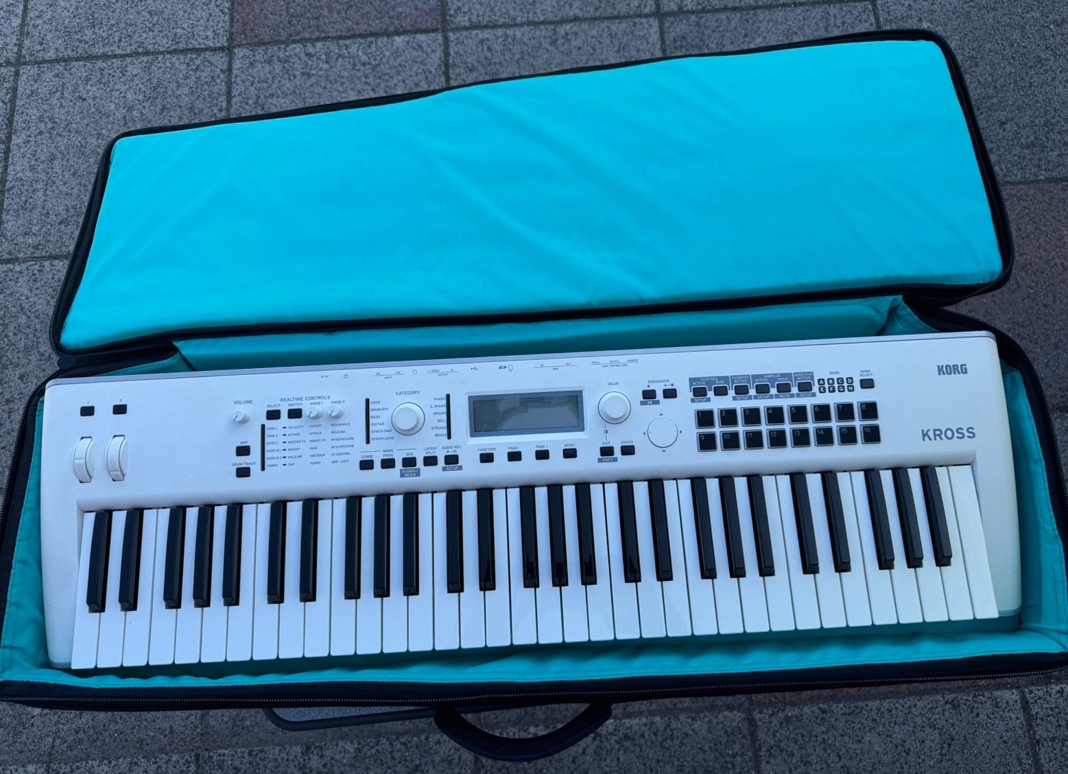 Korg Kross 2 - 61 WH (white) synthesizer workstation, Muziek en Instrumenten, Ophalen, Zo goed als nieuw, 61 toetsen, Korg
