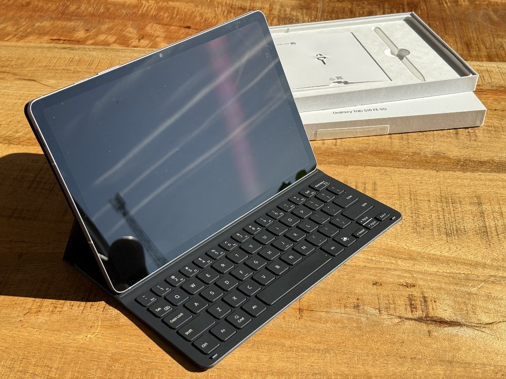 Samsung Tab S10 FE 5G (256GB/12GB) + Keyboard Cover + S Pen, 11 inch, Ophalen of Verzenden, Zo goed als nieuw, Samsung Galaxy S10 FE 5G