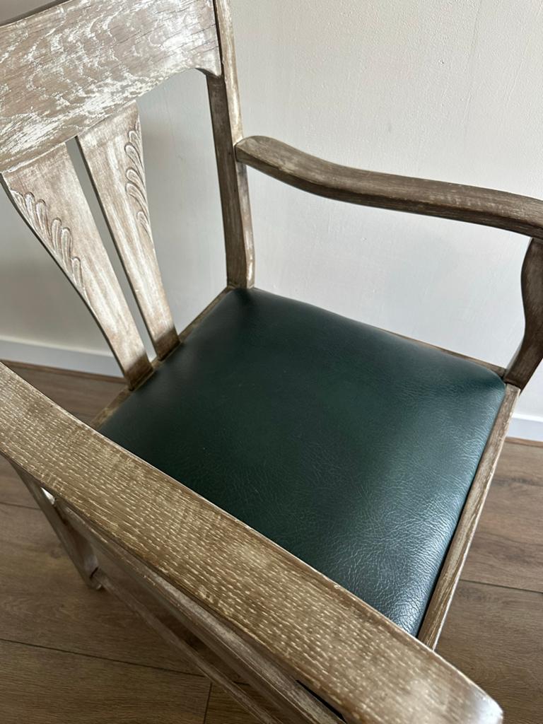Antieke rokersstoel met groen leren zitkussen, Ophalen