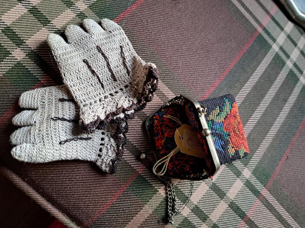 Poppen handschoentjes en beursje, Antiek en Kunst, Verzenden