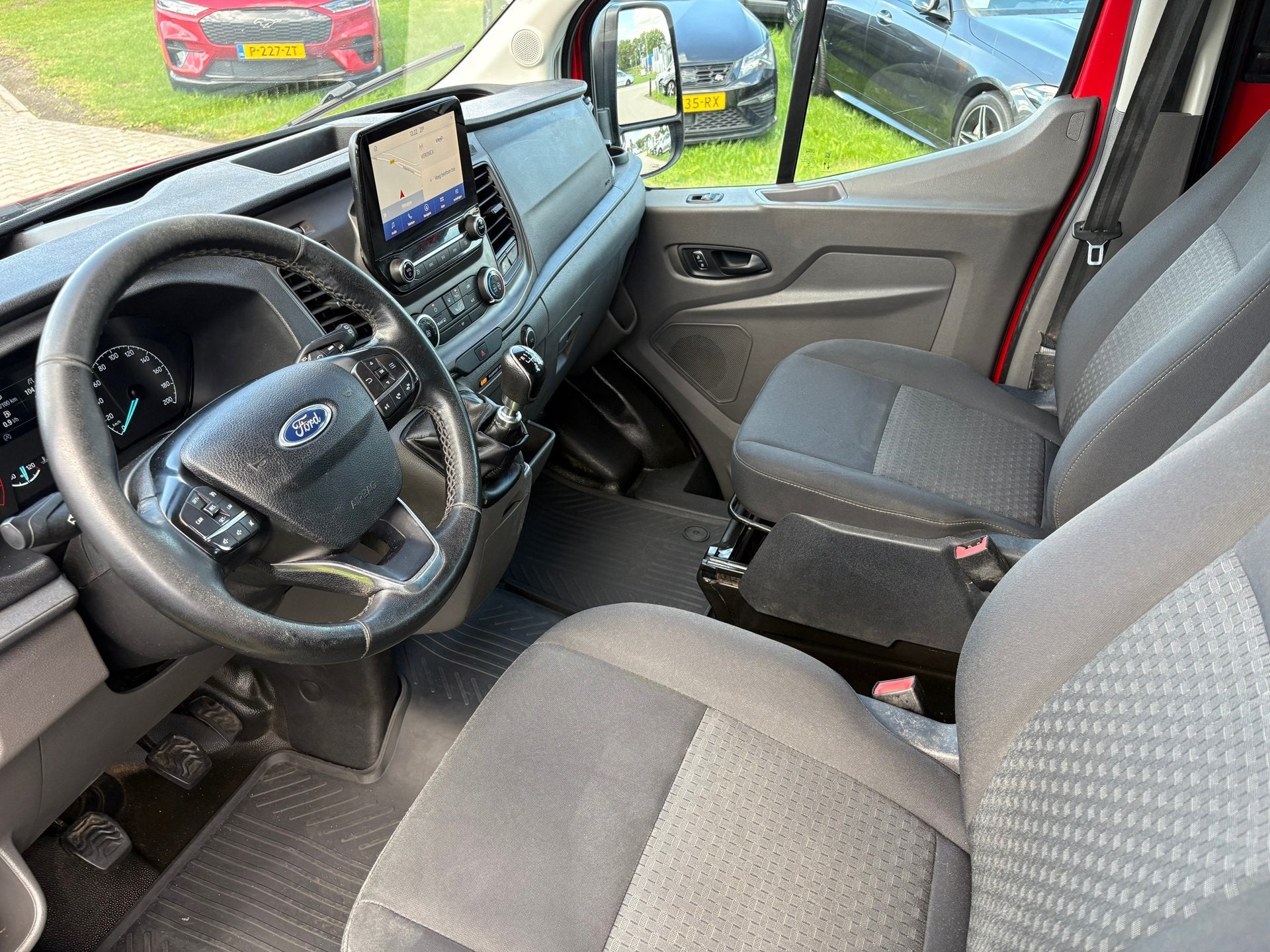 Ford Transit 350 2.0 TDCI L3H2 Trend RWD Dubbele cabine, Auto's, Bestelauto's, 4 cilinders, Navigatiesysteem, 2800 kg, Bedrijf