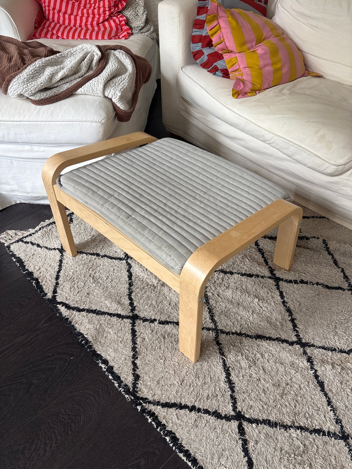 2x IKEA Poäng voetenbank met grijs kussen, IKEA, Afneembare hoes, Ophalen of Verzenden, Zo goed als nieuw