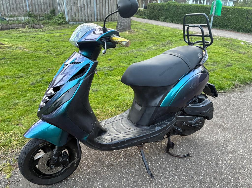 Mooie, betrouwbare Piaggio Zip 4T2V 45km Volledig opgeknapt!, Ophalen, Zo goed als nieuw, Benzine, Zip