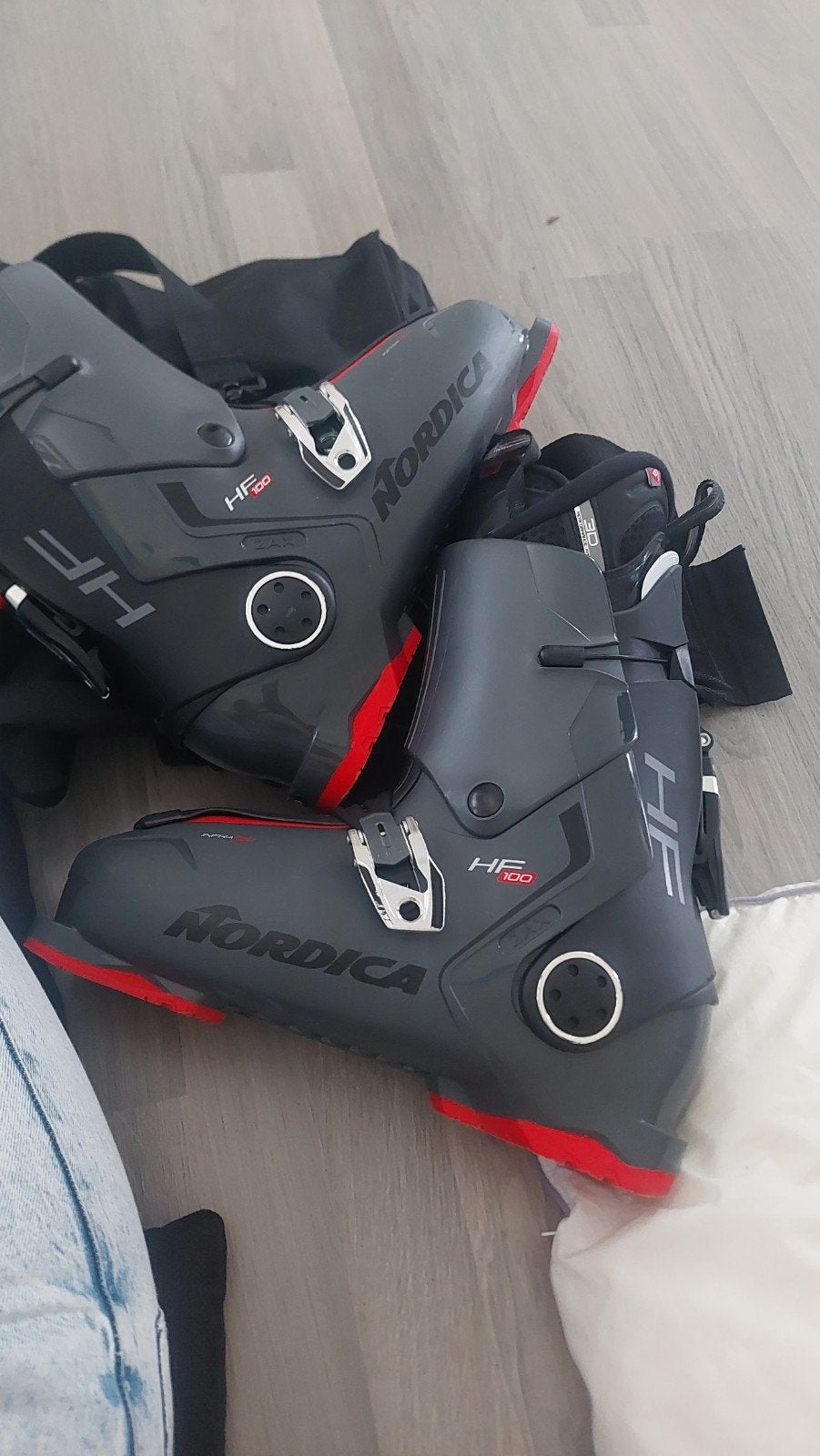 nordica hf 100 skischoen mt 29/ 44,5, Ophalen of Verzenden, Zo goed als nieuw, Schoenen